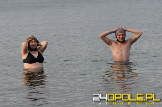 Mikołajki uczcili zakładając bikini i kąpielówki