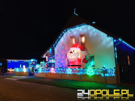 Pięknie rozświetlony dom w Dziedzicach przyciąga tłumy. To rodzinna tradycja