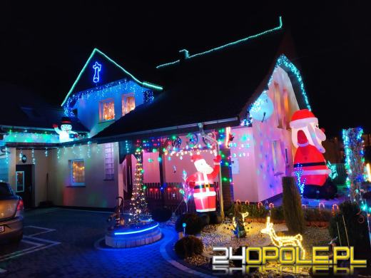 Pięknie rozświetlony dom w Dziedzicach przyciąga tłumy. To rodzinna tradycja