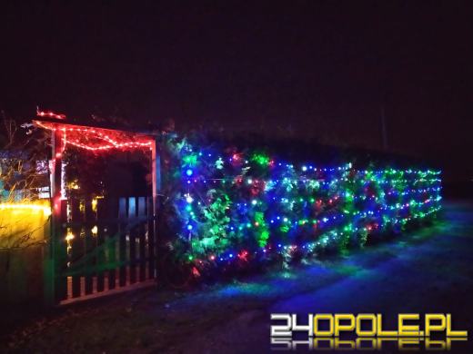 Pięknie rozświetlony dom w Dziedzicach przyciąga tłumy. To rodzinna tradycja