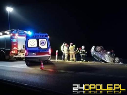 Jedna osoba ranna po dachowaniu w Buszycach