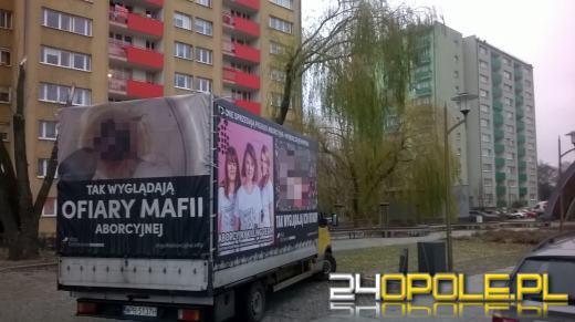 Furgonetka "Stop Mafii Aborcyjnej" na ulicach Opola
