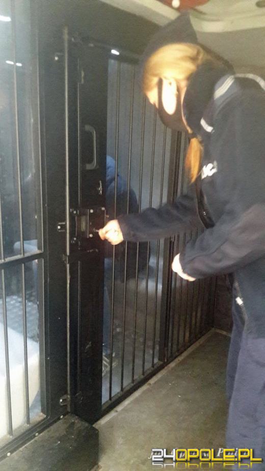 Poszukiwany, z narkotykami, wpadł przez..... brak maseczki