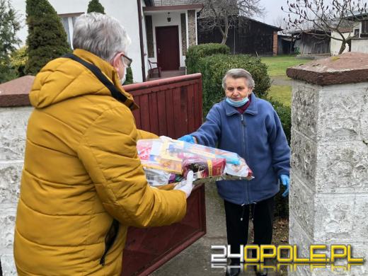 Kombatanci otrzymali paczki na święta od starosty opolskiego