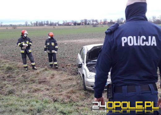 Dachowanie w powiecie namysłowskim. W pojeździe 4 osobowa rodzina