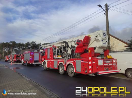 Pożar budynku jednorodzinnego w Zawadzie. W akcji 8 zastępów straży