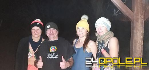 Tradycyjnie powitali Nowy Rok w zimnej wodzie