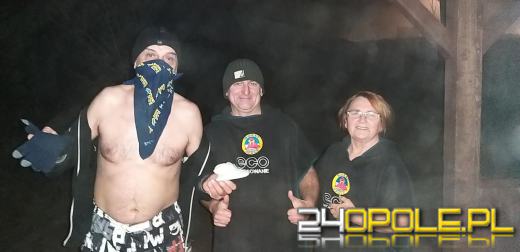 Tradycyjnie powitali Nowy Rok w zimnej wodzie