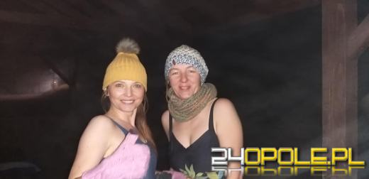 Tradycyjnie powitali Nowy Rok w zimnej wodzie