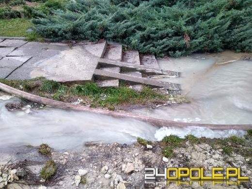 Awaria sieci wodociągowej na osiedlu Armii Krajowej - zdjęcia czytelników