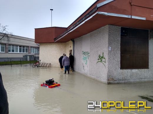 Awaria sieci wodociągowej na osiedlu Armii Krajowej - zdjęcia czytelników
