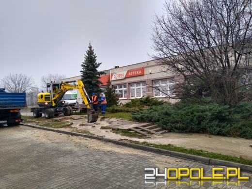 Awaria sieci wodociągowej na osiedlu Armii Krajowej - zdjęcia czytelników