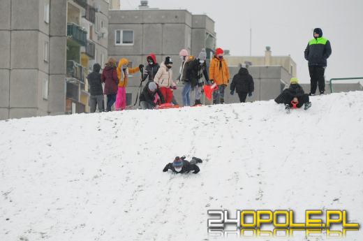 Dzieci doczekały się zimy! Park AK pełen śnieżnych bałwanów