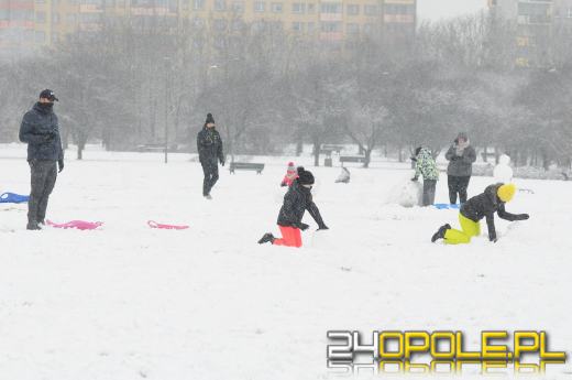 Dzieci doczekały się zimy! Park AK pełen śnieżnych bałwanów