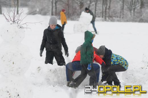 Dzieci doczekały się zimy! Park AK pełen śnieżnych bałwanów