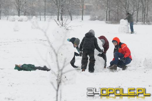 Dzieci doczekały się zimy! Park AK pełen śnieżnych bałwanów