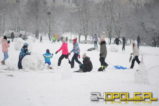 Dzieci doczekały się zimy! Park AK pełen śnieżnych bałwanów