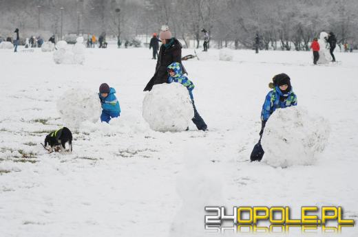 Dzieci doczekały się zimy! Park AK pełen śnieżnych bałwanów