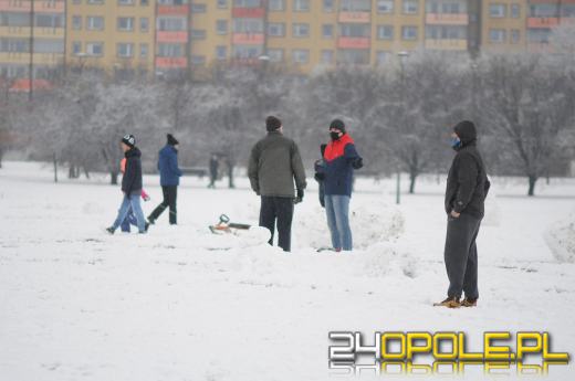 Dzieci doczekały się zimy! Park AK pełen śnieżnych bałwanów