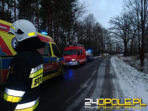 Niebezpiecznie na drogach. Dachowanie w pobliżu Popielowa