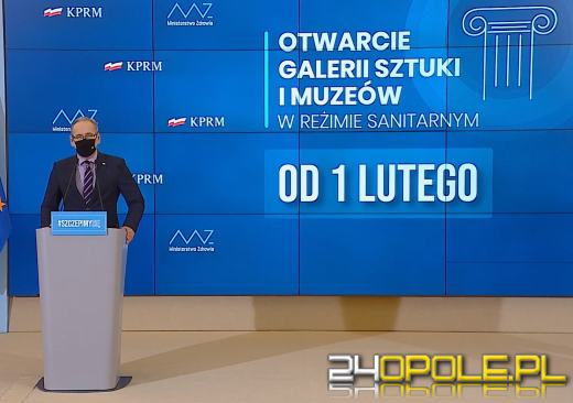 Znosimy godziny seniora, otwieramy sklepy! Stoki, hotele, siłownie nadal niebezpieczne