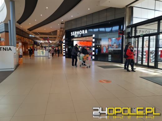 Sklepy w galeriach otwarte. Opolanie ruszyli na zakupy