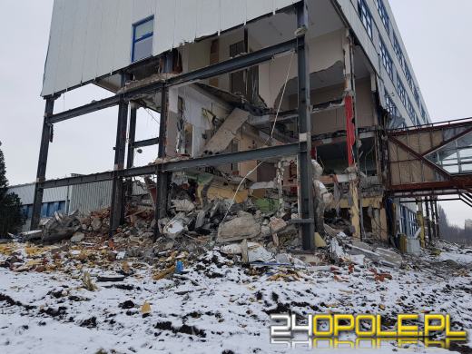 Trwa rozbiórka biurowca na ulicy Zielonogórskiej. Pamiętacie REMAK?