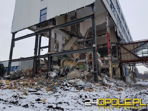 Trwa rozbiórka biurowca na ulicy Zielonogórskiej. Pamiętacie REMAK?