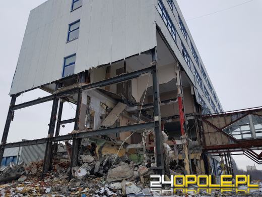 Trwa rozbiórka biurowca na ulicy Zielonogórskiej. Pamiętacie REMAK?