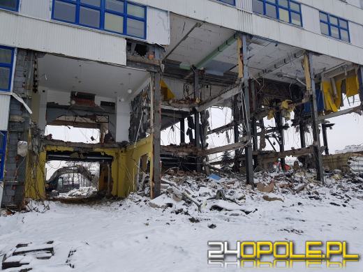 Trwa rozbiórka biurowca na ulicy Zielonogórskiej. Pamiętacie REMAK?