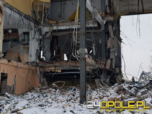 Trwa rozbiórka biurowca na ulicy Zielonogórskiej. Pamiętacie REMAK?