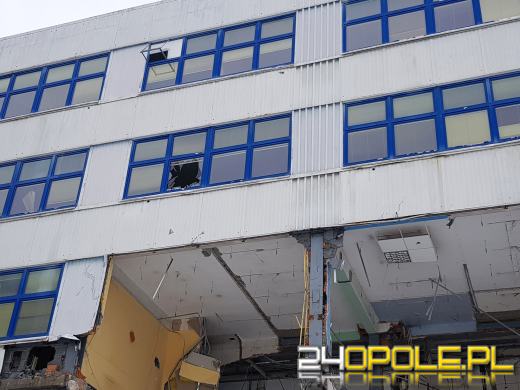 Trwa rozbiórka biurowca na ulicy Zielonogórskiej. Pamiętacie REMAK?