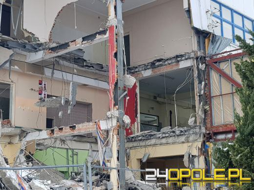 Trwa rozbiórka biurowca na ulicy Zielonogórskiej. Pamiętacie REMAK?