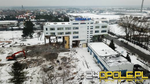 Trwa rozbiórka biurowca na ulicy Zielonogórskiej. Pamiętacie REMAK?