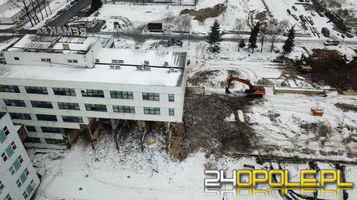 Trwa rozbiórka biurowca na ulicy Zielonogórskiej. Pamiętacie REMAK?