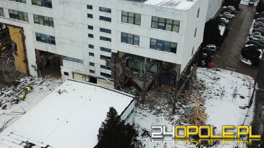 Trwa rozbiórka biurowca na ulicy Zielonogórskiej. Pamiętacie REMAK?