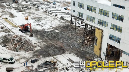 Trwa rozbiórka biurowca na ulicy Zielonogórskiej. Pamiętacie REMAK?