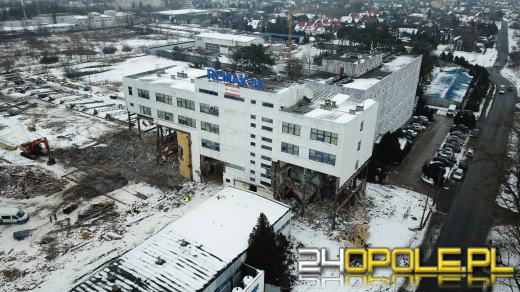 Trwa rozbiórka biurowca na ulicy Zielonogórskiej. Pamiętacie REMAK?