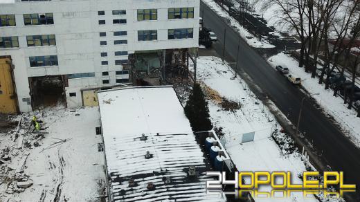 Trwa rozbiórka biurowca na ulicy Zielonogórskiej. Pamiętacie REMAK?