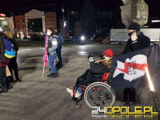 "Nigdy nie będziesz szła sama". Kolejny spacer w obronie praw kobiet