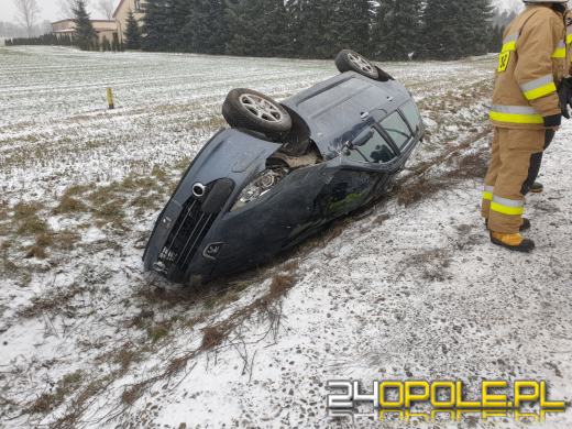 Dachowanie samochodu osobowego na DK 11