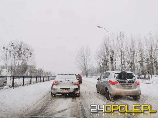 Trudna sytuacja na opolskich drogach. Służby drogowe nie nadążają z odśnieżaniem