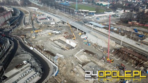 Ogrom pracy przy budowie Centrum Przesiadkowego Opole Wschodnie. Widać efekty