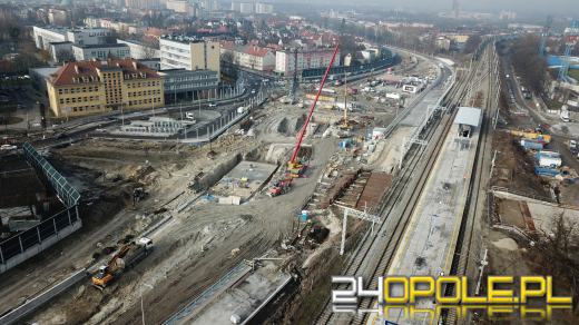 Ogrom pracy przy budowie Centrum Przesiadkowego Opole Wschodnie. Widać efekty