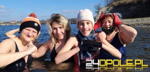 Wyszło słońce. Jedni wybierają wspólne spacery, oni nadal morsują