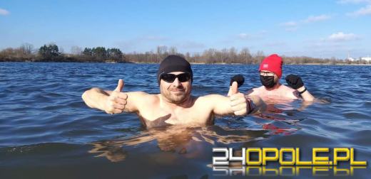 Wyszło słońce. Jedni wybierają wspólne spacery, oni nadal morsują