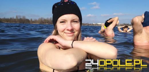 Wyszło słońce. Jedni wybierają wspólne spacery, oni nadal morsują