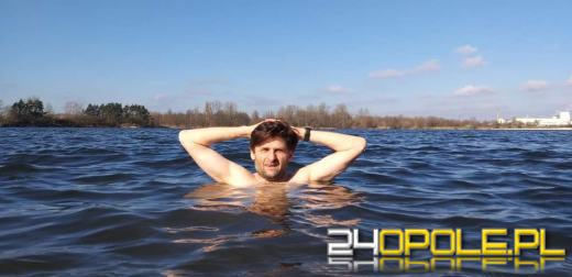 Wyszło słońce. Jedni wybierają wspólne spacery, oni nadal morsują