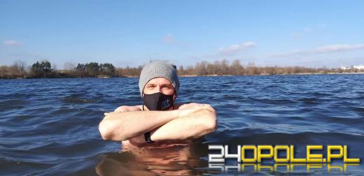 Wyszło słońce. Jedni wybierają wspólne spacery, oni nadal morsują