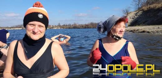 Wyszło słońce. Jedni wybierają wspólne spacery, oni nadal morsują